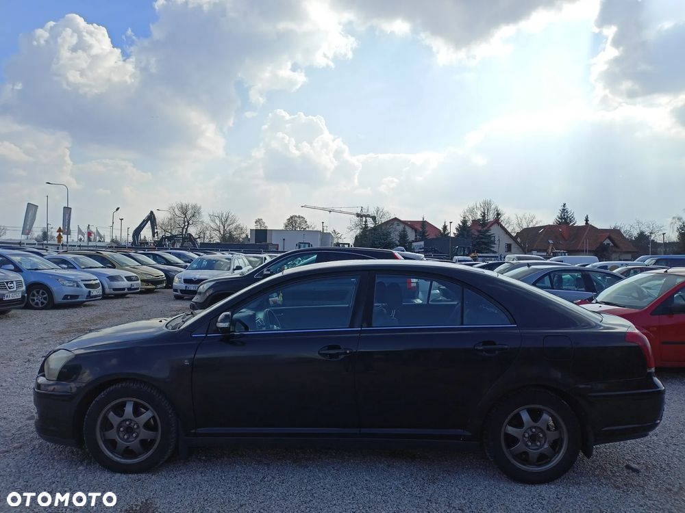 Toyota Avensis - 2