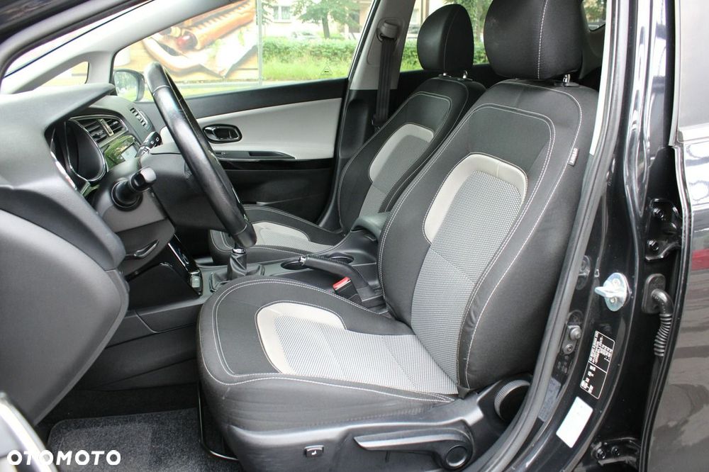 Kia Ceed 1.4 CVVT Dream-Team Edition - 11
