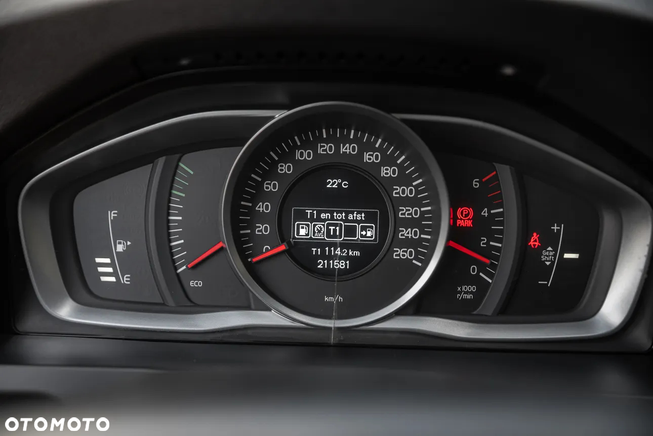 Volvo V60 D4 Momentum - 13
