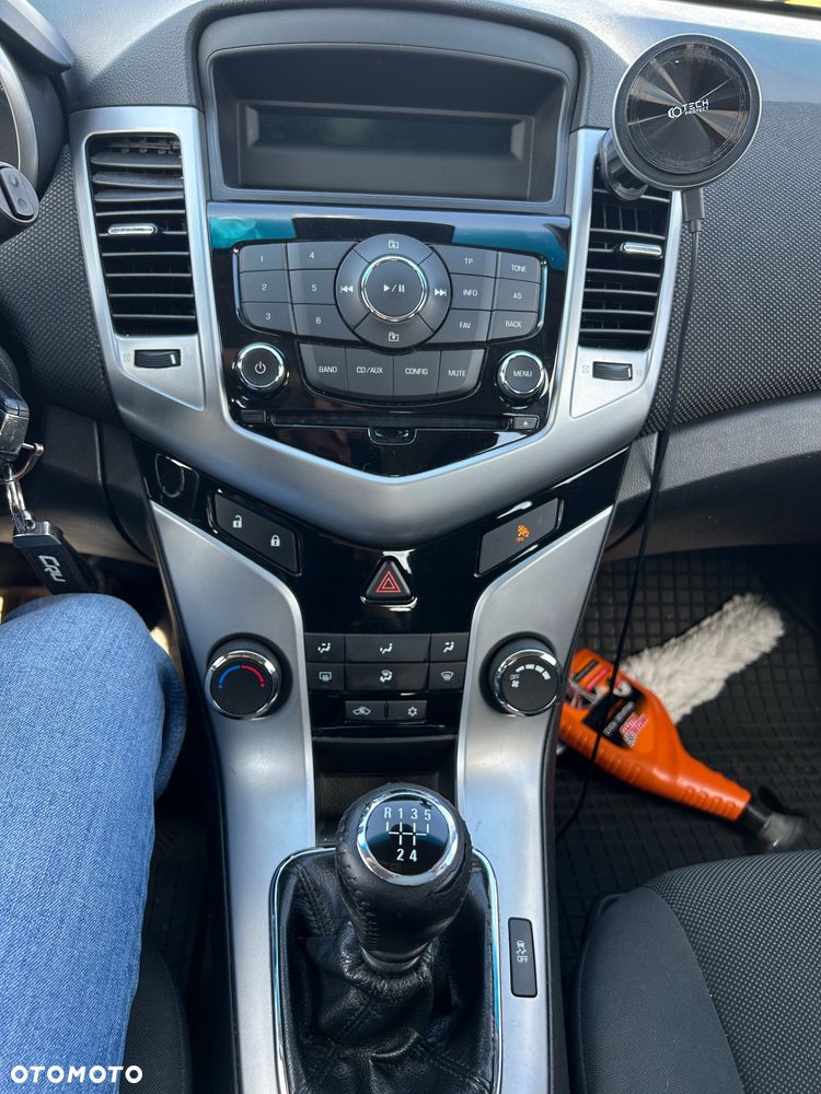 Chevrolet Cruze 1.8 LT - 24