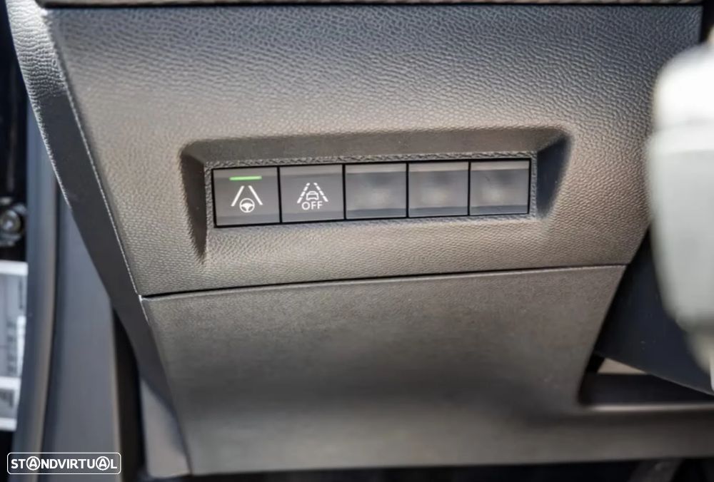 Peugeot e-2008 50 kWh GT - 17