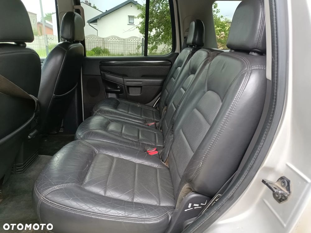 Ford Explorer - 14