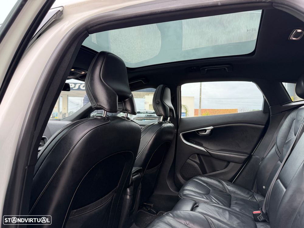 Volvo V40 D2 R Design - 16