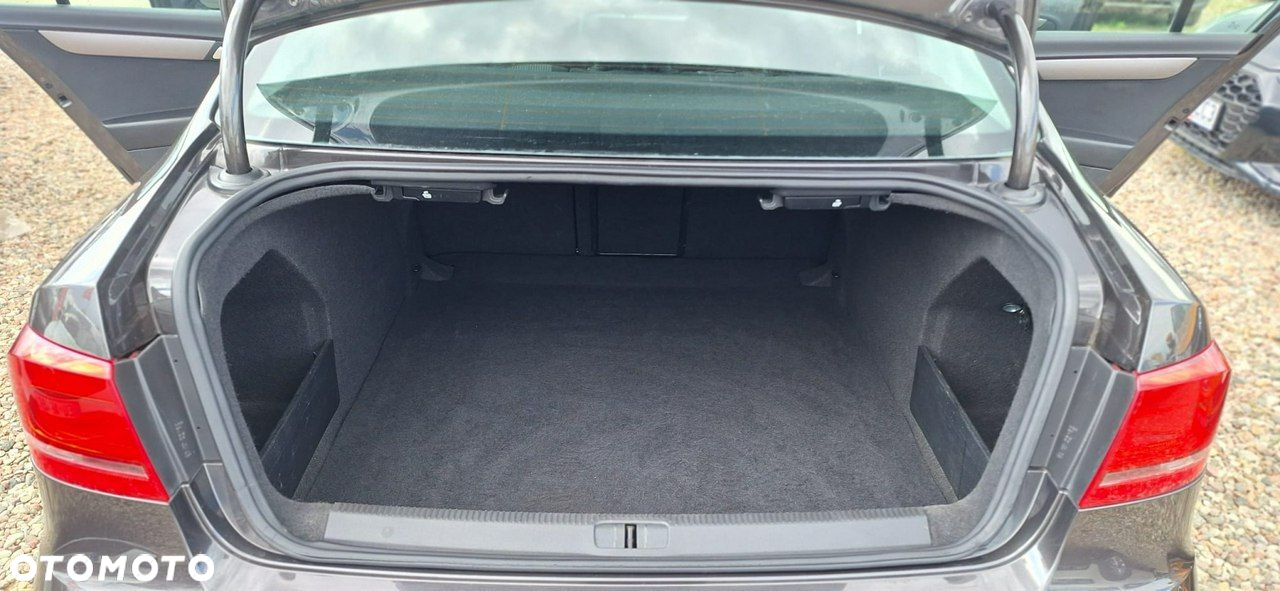 Volkswagen Passat - 10
