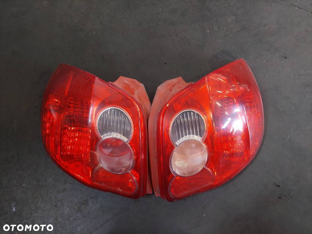 KOMPLETNY TYŁ KLAPA BAGAŻNIKA ZDERZAK TYŁ LAMPY TOYOTA AURIS I HB 5D 1C0 - 3