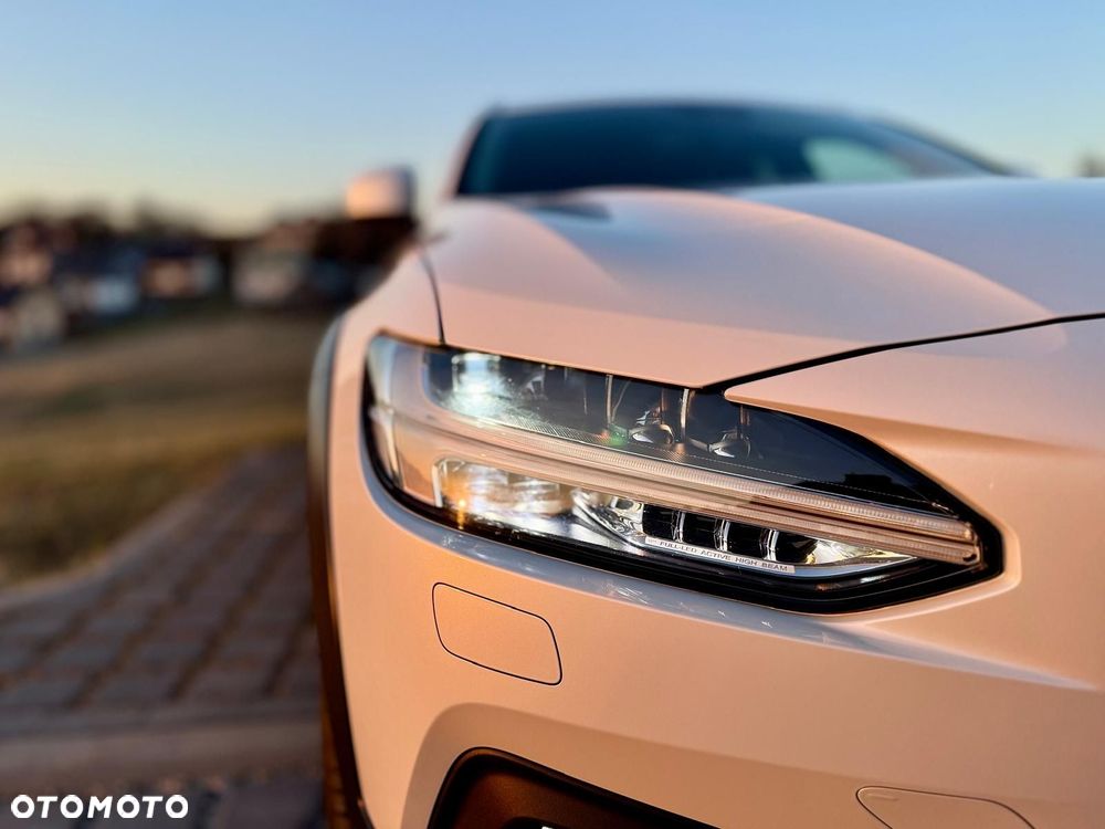 Volvo V90 Cross Country - 4