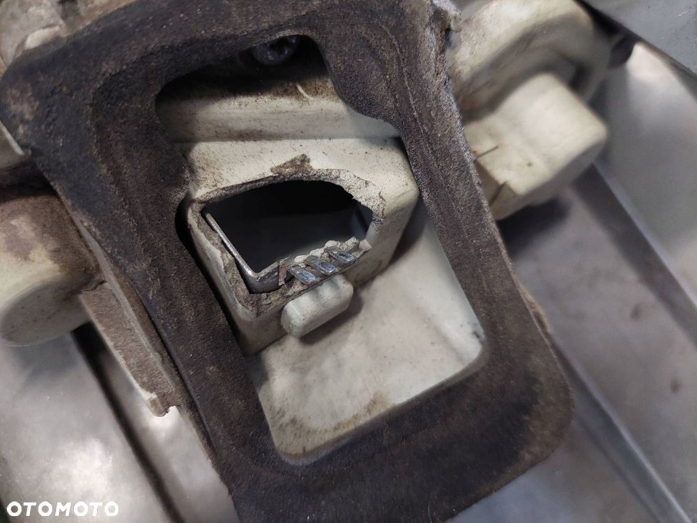 LAMPA LEWY+ PRAWY TYŁ  OPEL VECTRA C KOMBI - 2