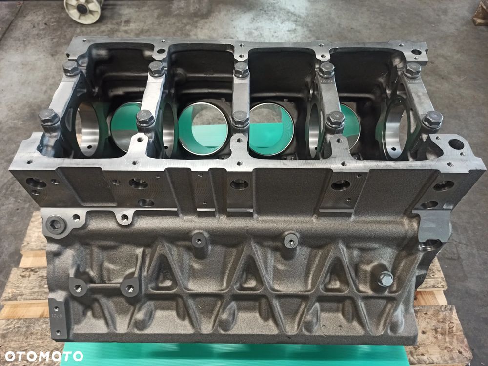 Nowy Blok Silnika Mercedes-Benz OM502 V8 Liebherr, Claas - 3