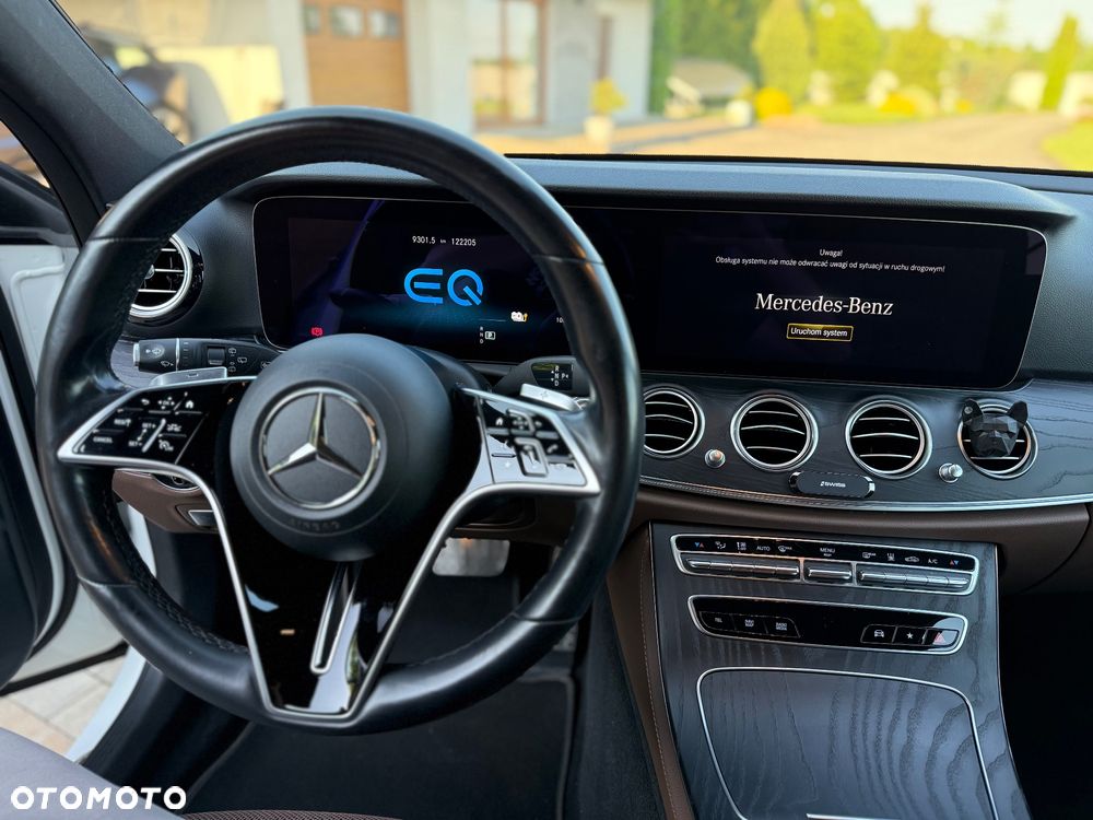Mercedes-Benz Klasa E 300 de AMG - 30