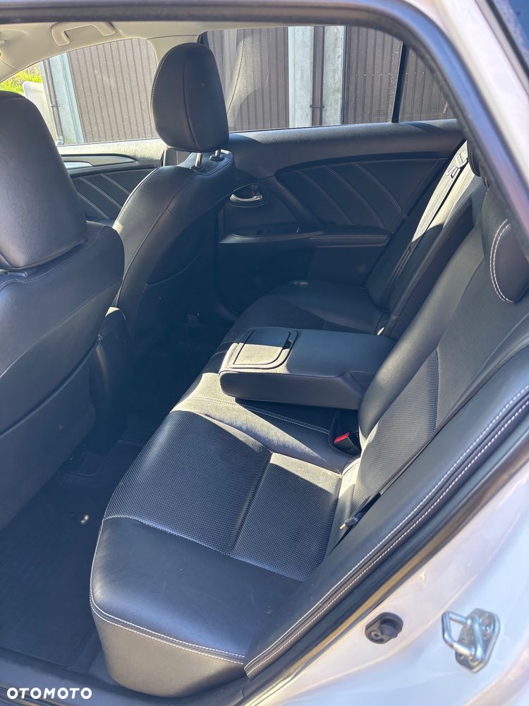 Toyota Avensis 2.0 D-4D Premium - 9