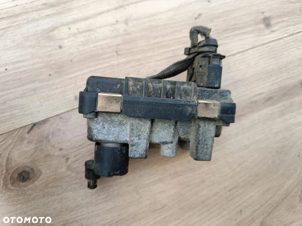 MERCEDES W211 W221 W164 4.0 V8 CDI NASTAWNIK STEROWNIK TURBOSPRĘŻARKI TURBO LEWY PRAWY G-67 G-68 - 5