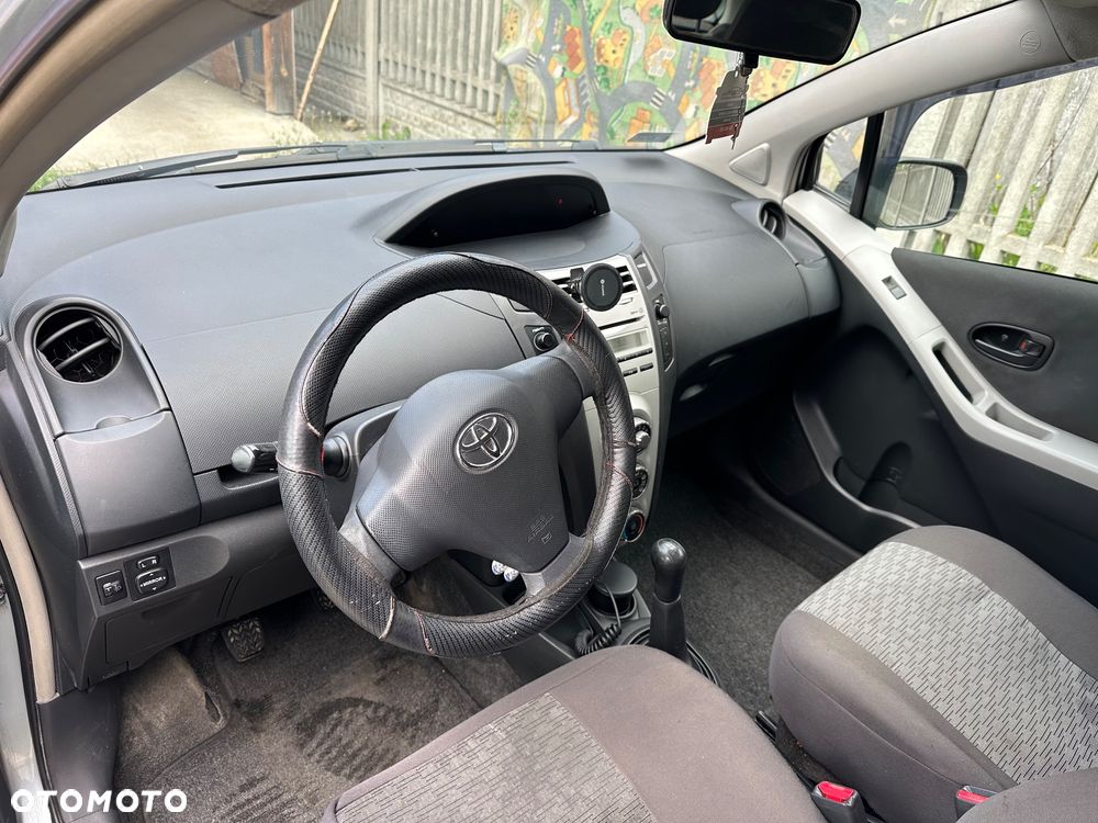 Toyota Yaris - 15