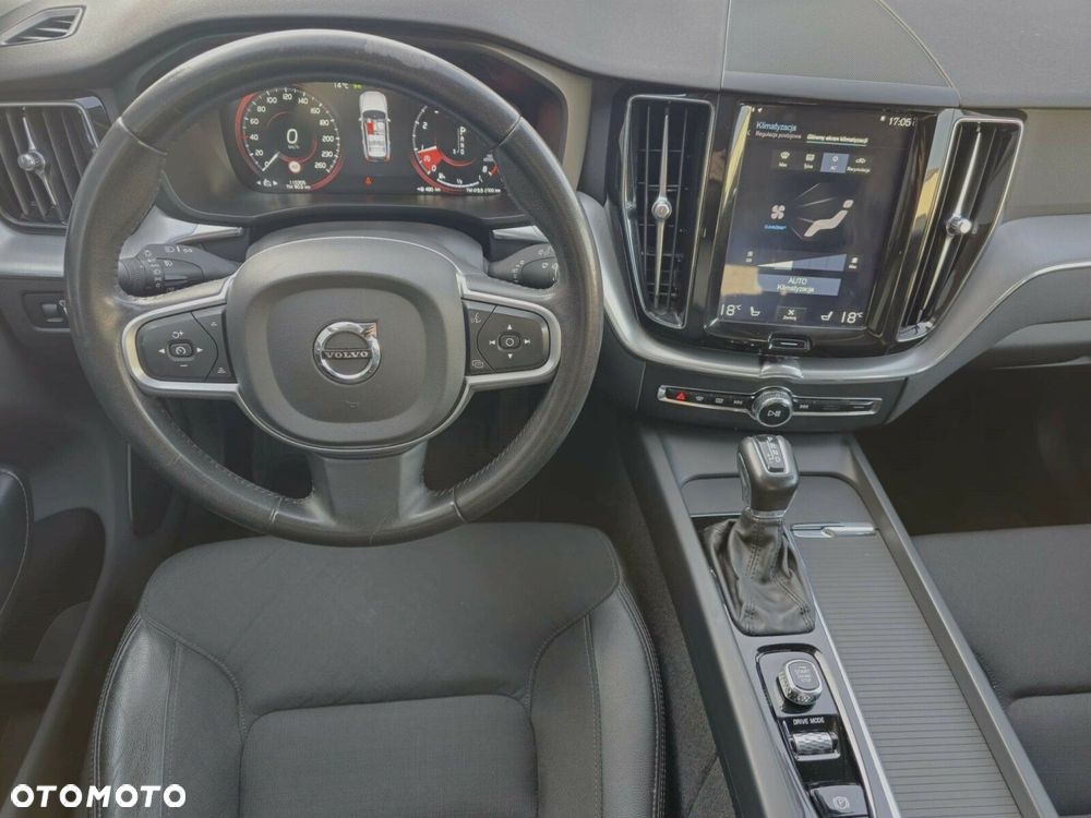 Volvo XC 60 T4 Momentum Pro - 11