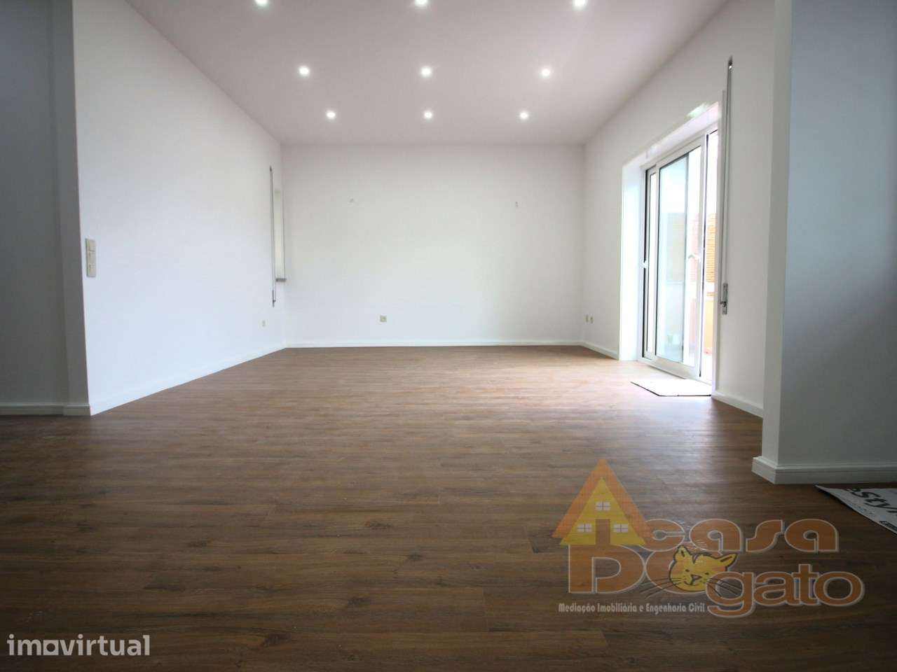 Apartamento Remodelado com boas varandas - Grande imagem: 3/25