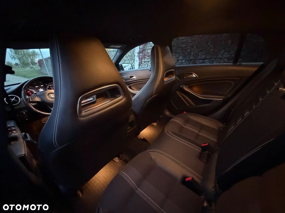 Mercedes-Benz CLA 200 d 7G-DCT UrbanStyle Edition - 36