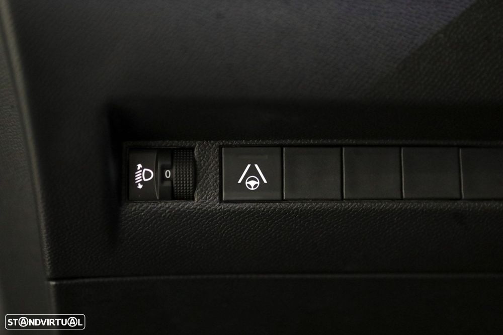 Peugeot 2008 1.2 Hybrid Allure e-DCS6 - 19