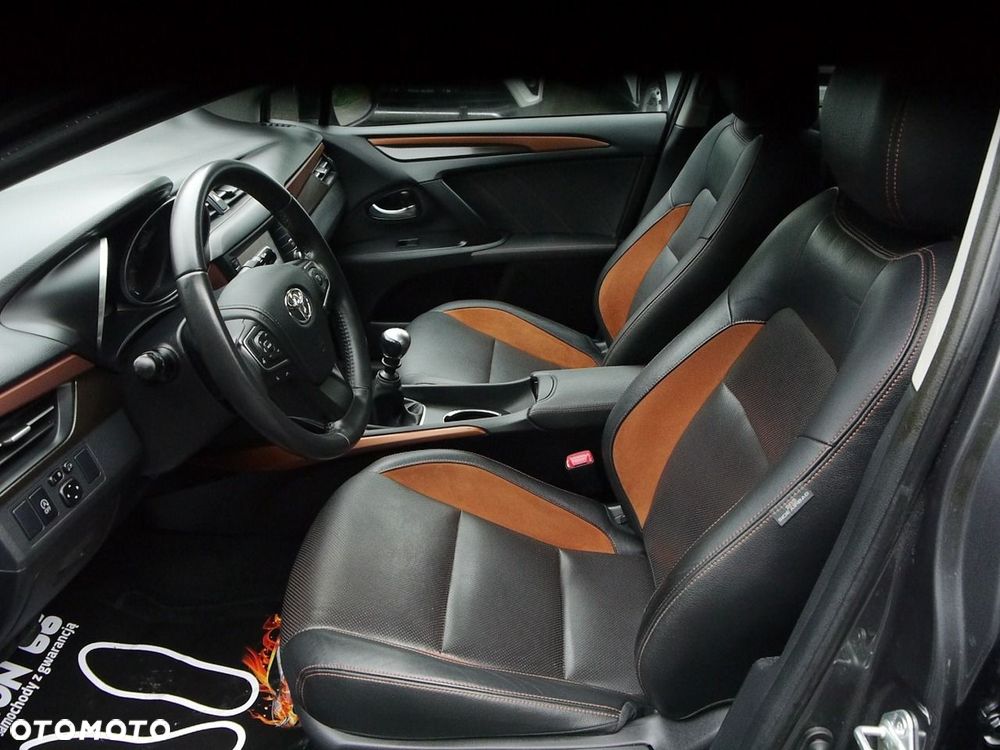 Toyota Avensis 2.0 D-4D Premium - 29