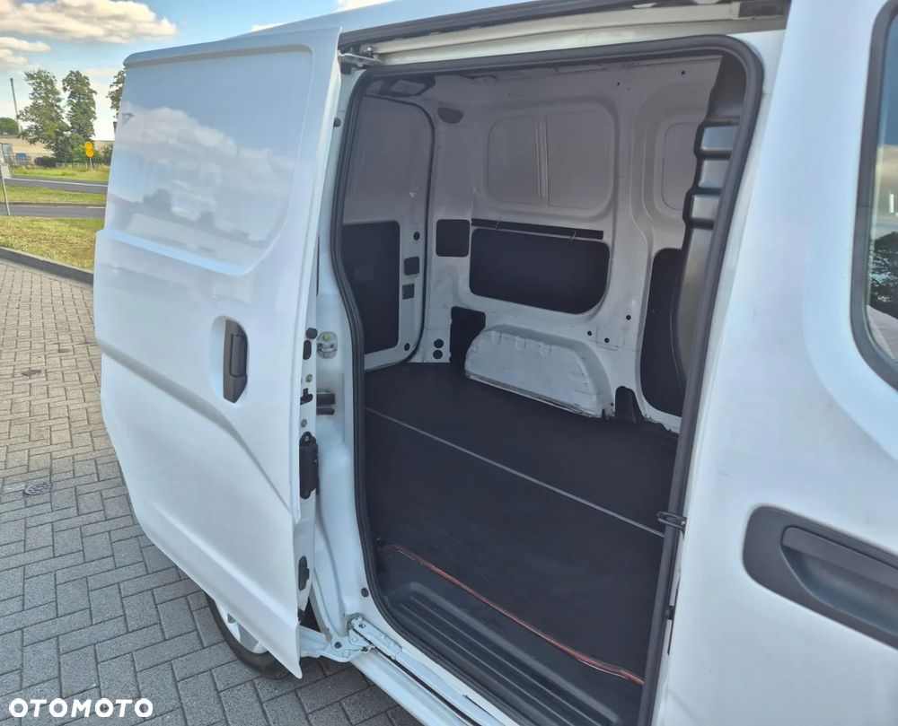 Nissan NV200 - 10