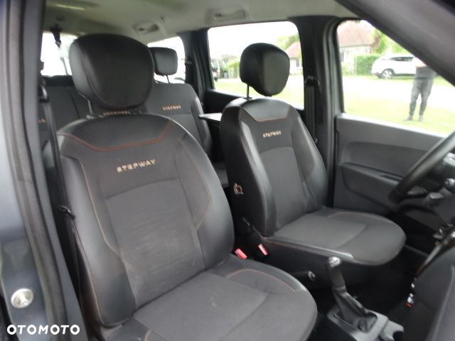 Dacia Lodgy TCe 115 Stepway - 12