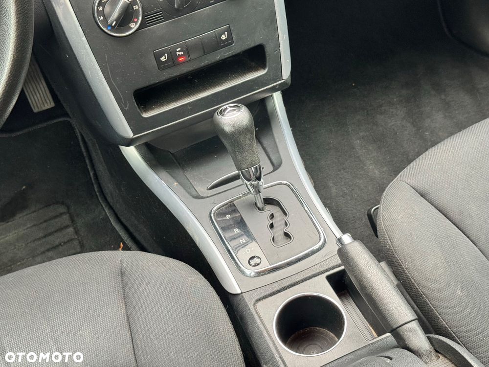 Mercedes-Benz Klasa B 180 CDI Autotronic - 32