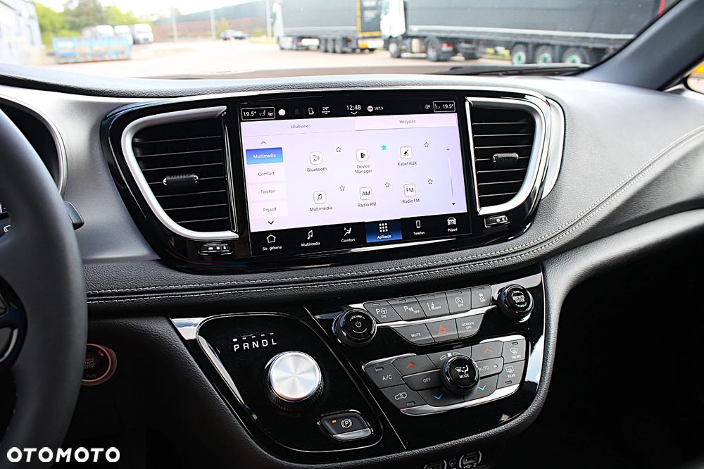 Chrysler Pacifica - 25
