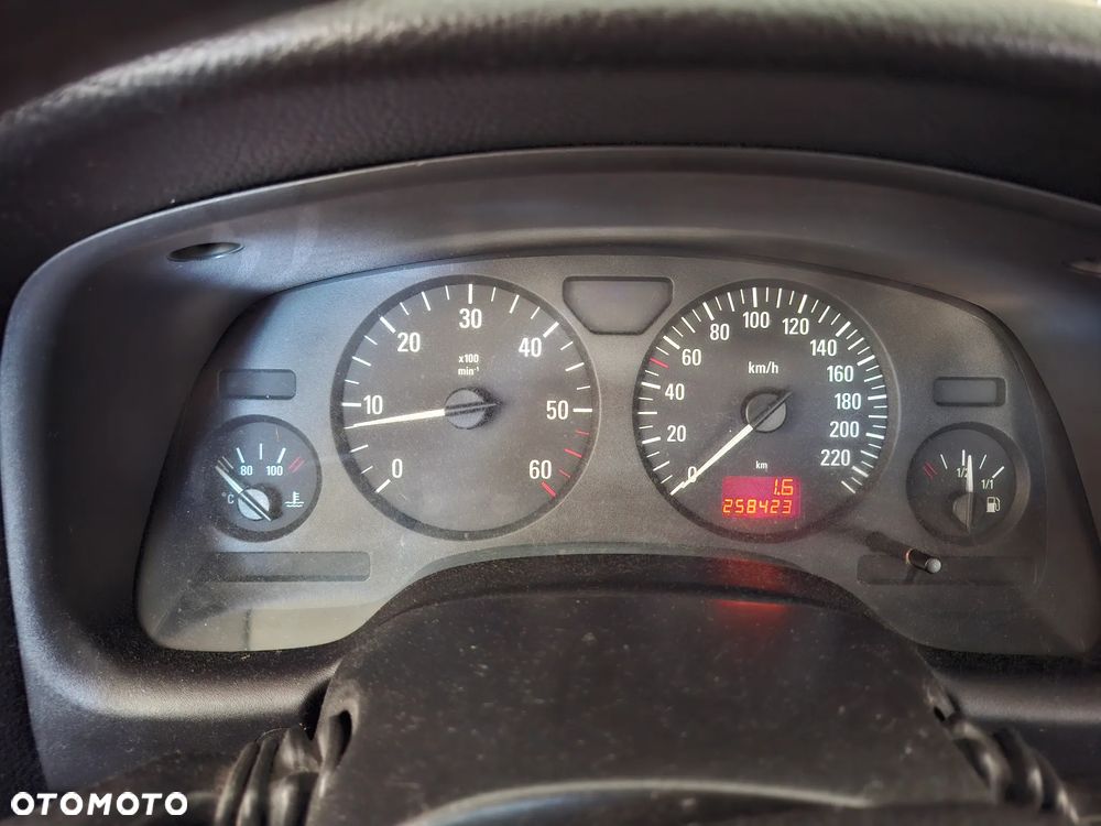 Opel Astra 2.0 DTI - 15