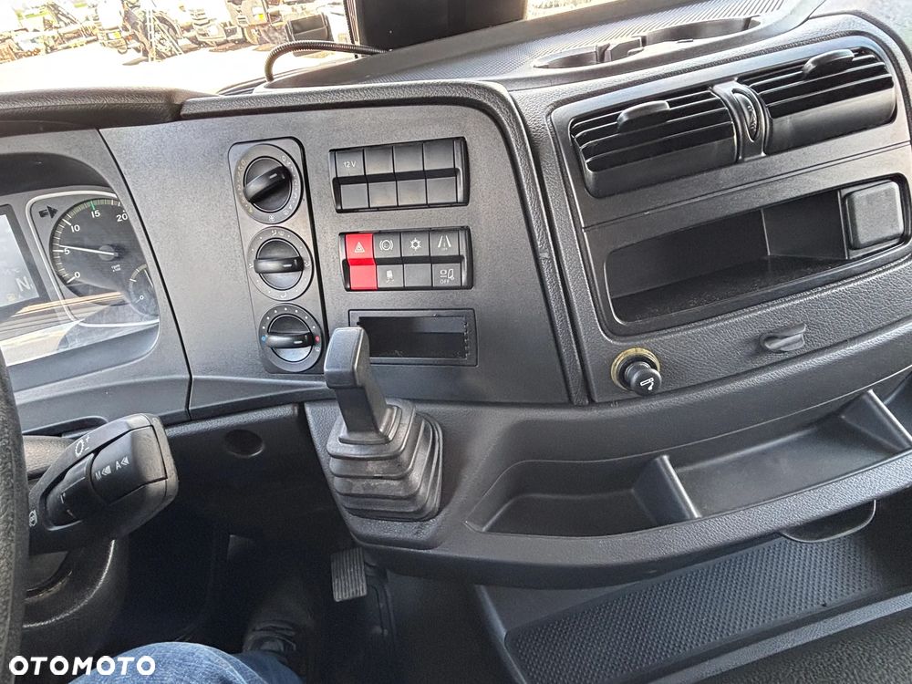Mercedes-Benz ATEGO 1227 kontener z windą ,  kabina sypialna , webasto, klimatyzacja, niski przebieg , bezwypadkowy. (nie 1224, 1230) - 28