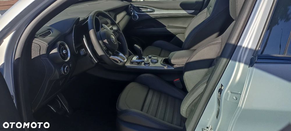 Alfa Romeo Stelvio 2.0 Turbo 16V AT8-Q4 Veloce - 5