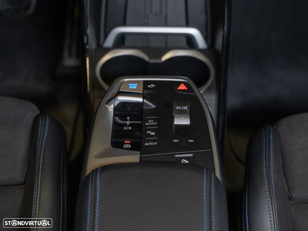 BMW iX2 eDrive20 Pack Desportivo M - 14