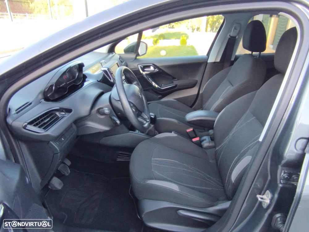 Peugeot 208 - 6
