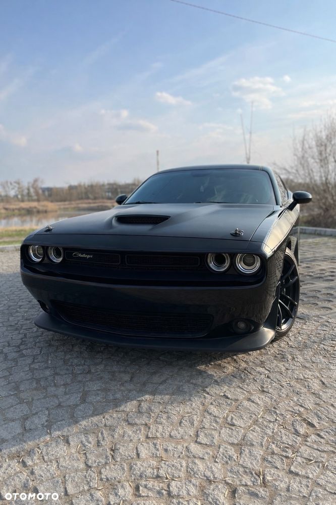 Dodge Challenger - 1