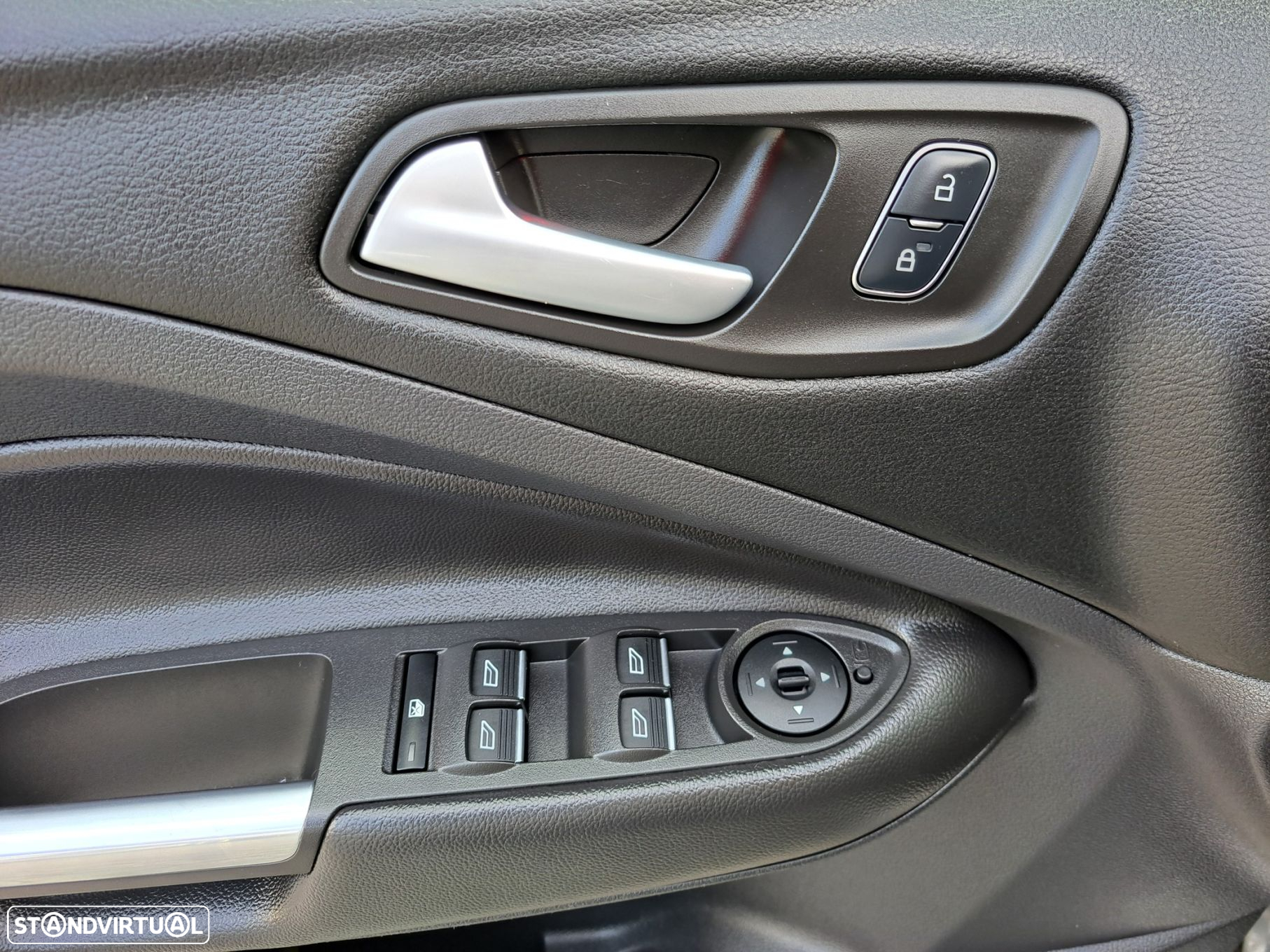 Ford Kuga 1.5 TDCi Titanium Powershift - 4