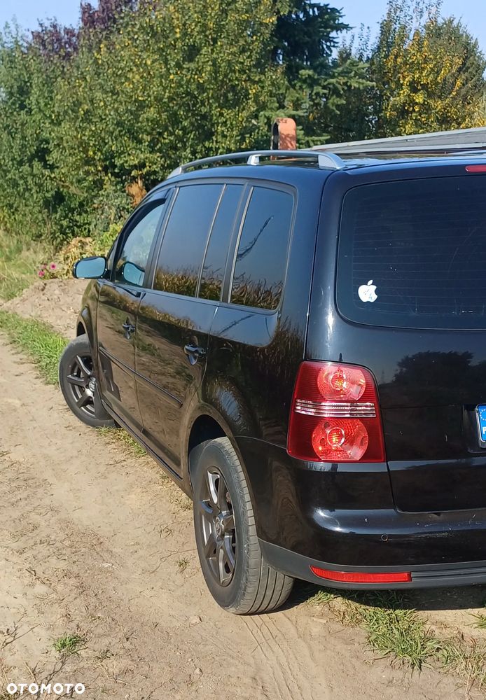 Volkswagen Touran - 5