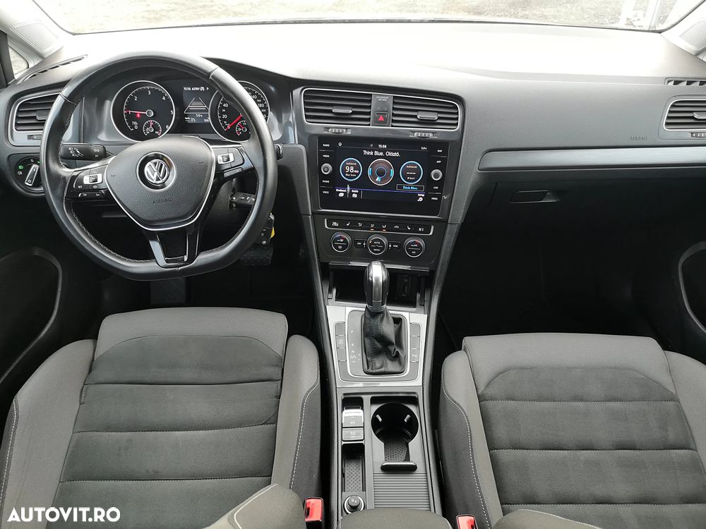 Volkswagen Golf - 22