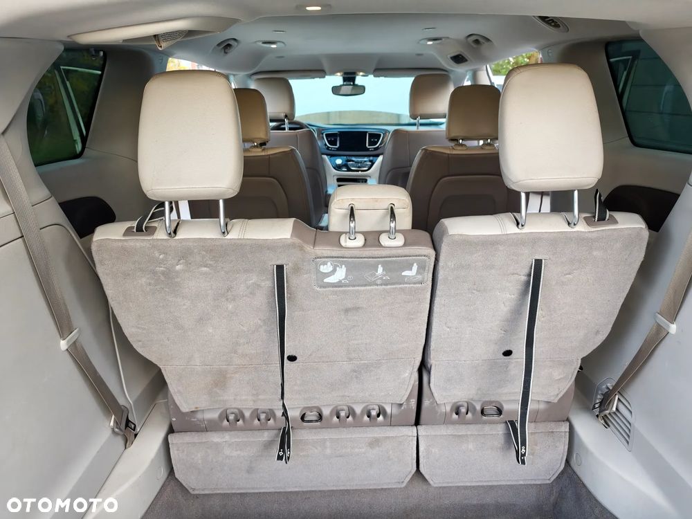 Chrysler Pacifica - 7