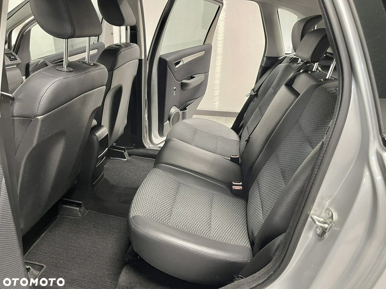 Mercedes-Benz Klasa B 180 BlueEffICIENCY - 23
