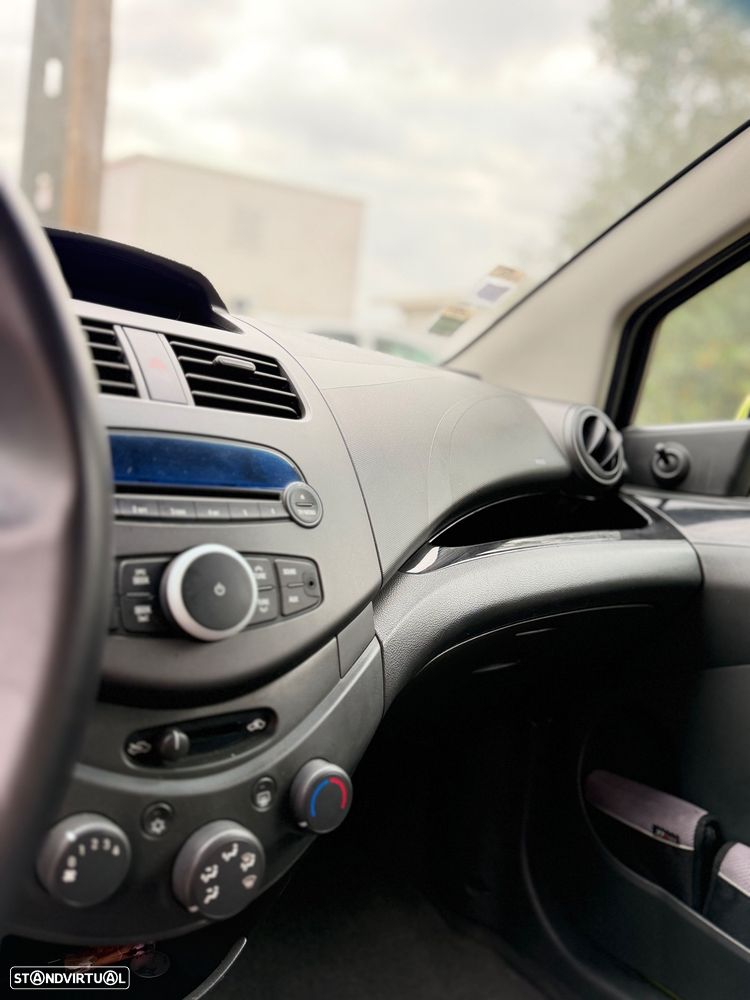 Chevrolet Spark 1.0 L - 6
