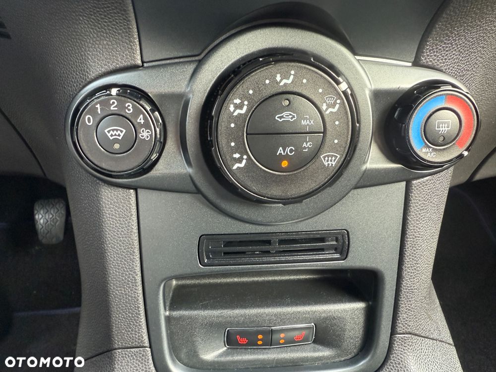 Ford Fiesta 1.0 Champions Edition - 27