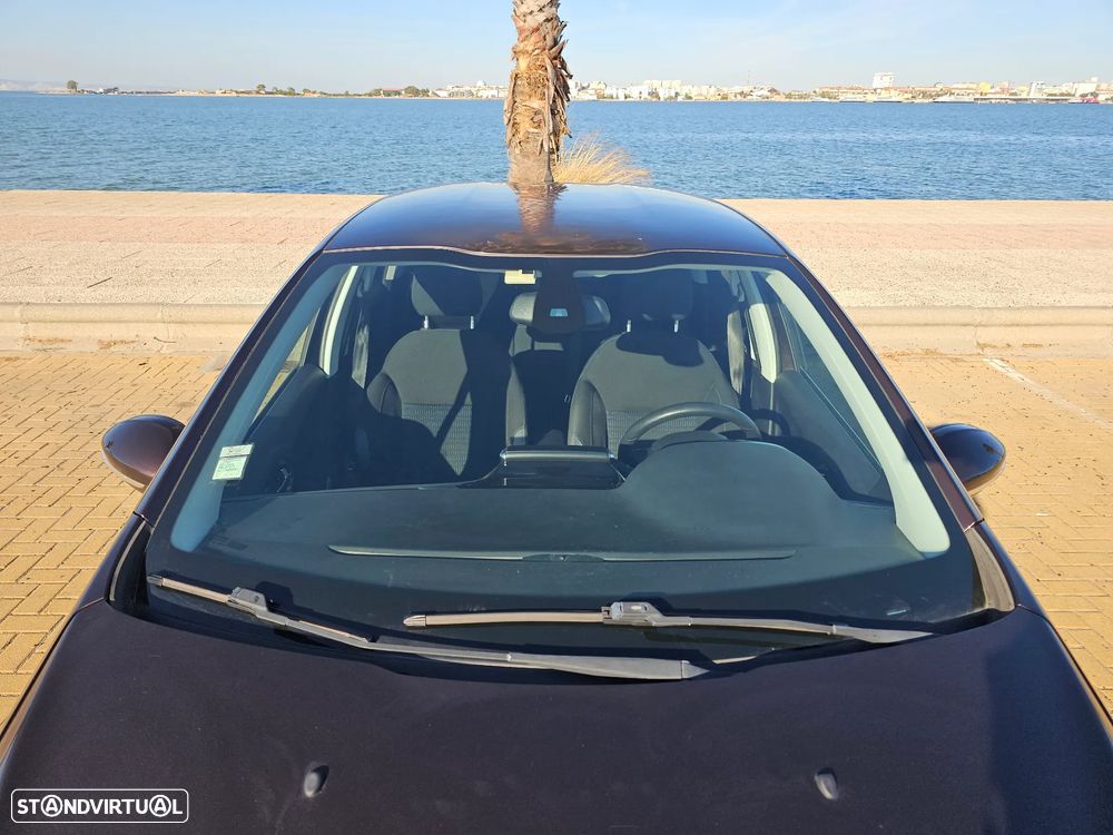 Peugeot 208 2012 photo 4