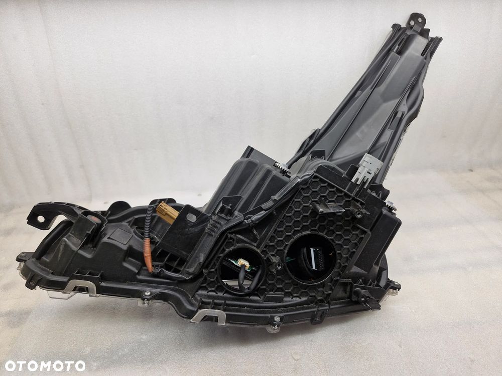 Toyota Prius IV  lift lampa przód prawa - 9