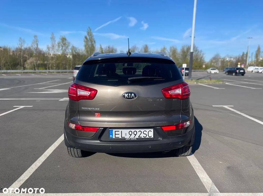 Kia Sportage 2.0 L - 16