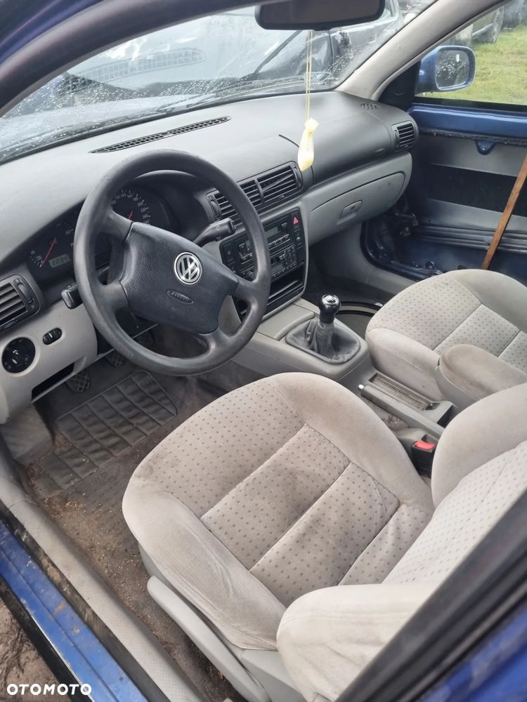 VW Passat b5 sedan przedlift 1.6 8v ANA lakier LR5V na części - 2