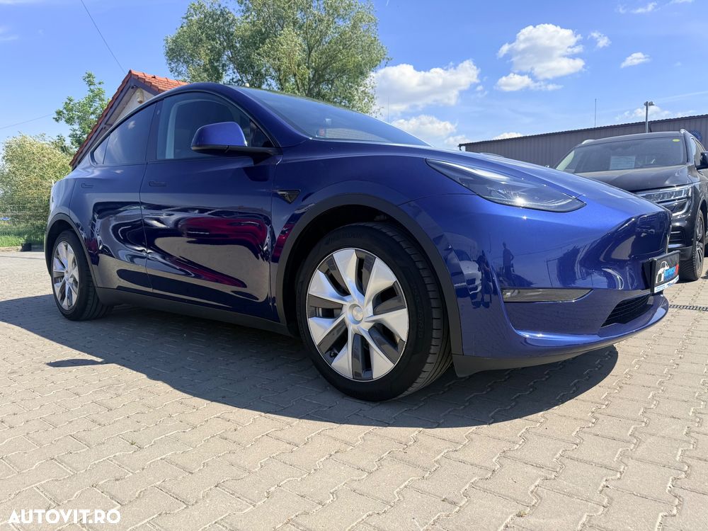 Tesla Model Y - 3