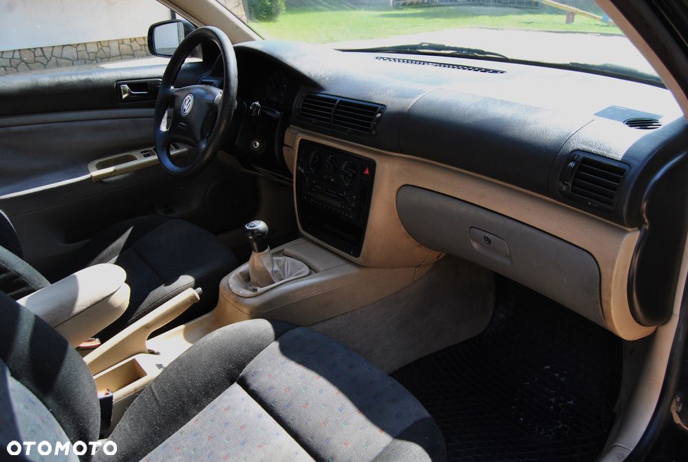 Volkswagen Passat 1.6 - 7