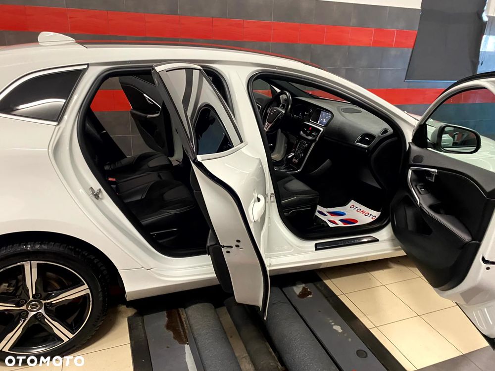 Volvo V40 D3 Drive-E R-Design Momentum - 23