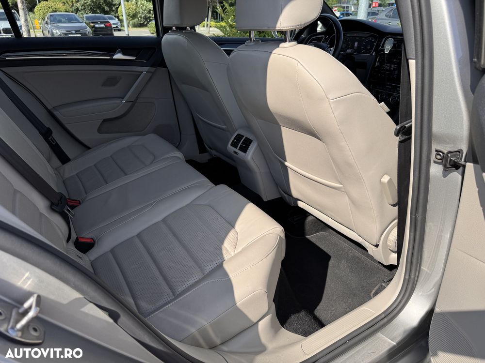 Volkswagen Golf - 5