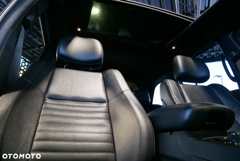 Jeep Grand Cherokee - 30