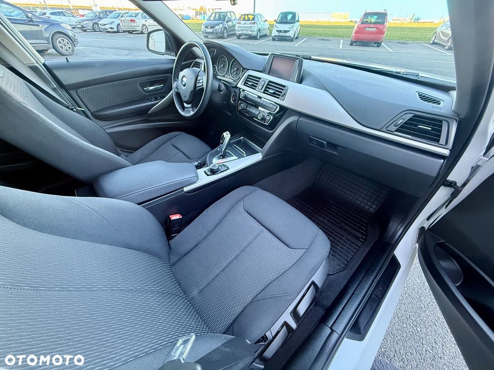 BMW Seria 3 318i - 11