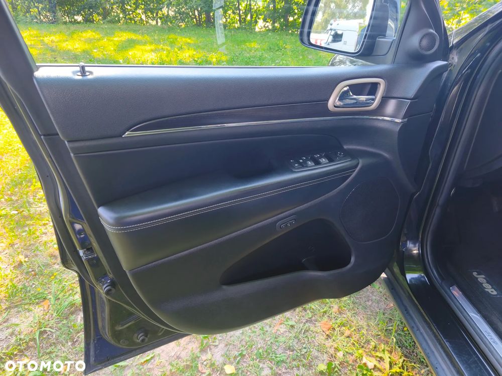 Jeep Grand Cherokee - 14