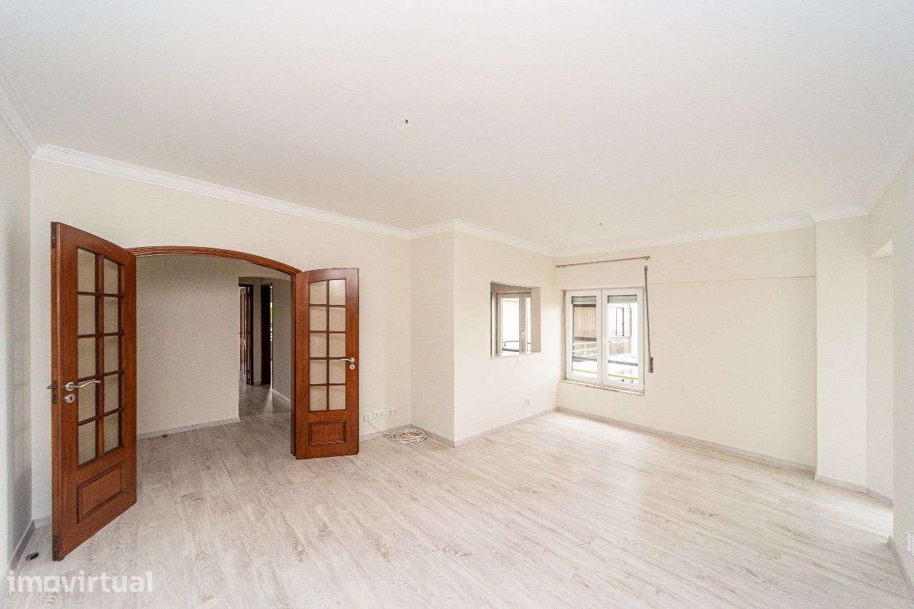 Alugo Apartamento T2 Almada – renovado - Excelente Localização - Grande imagem: 2/10